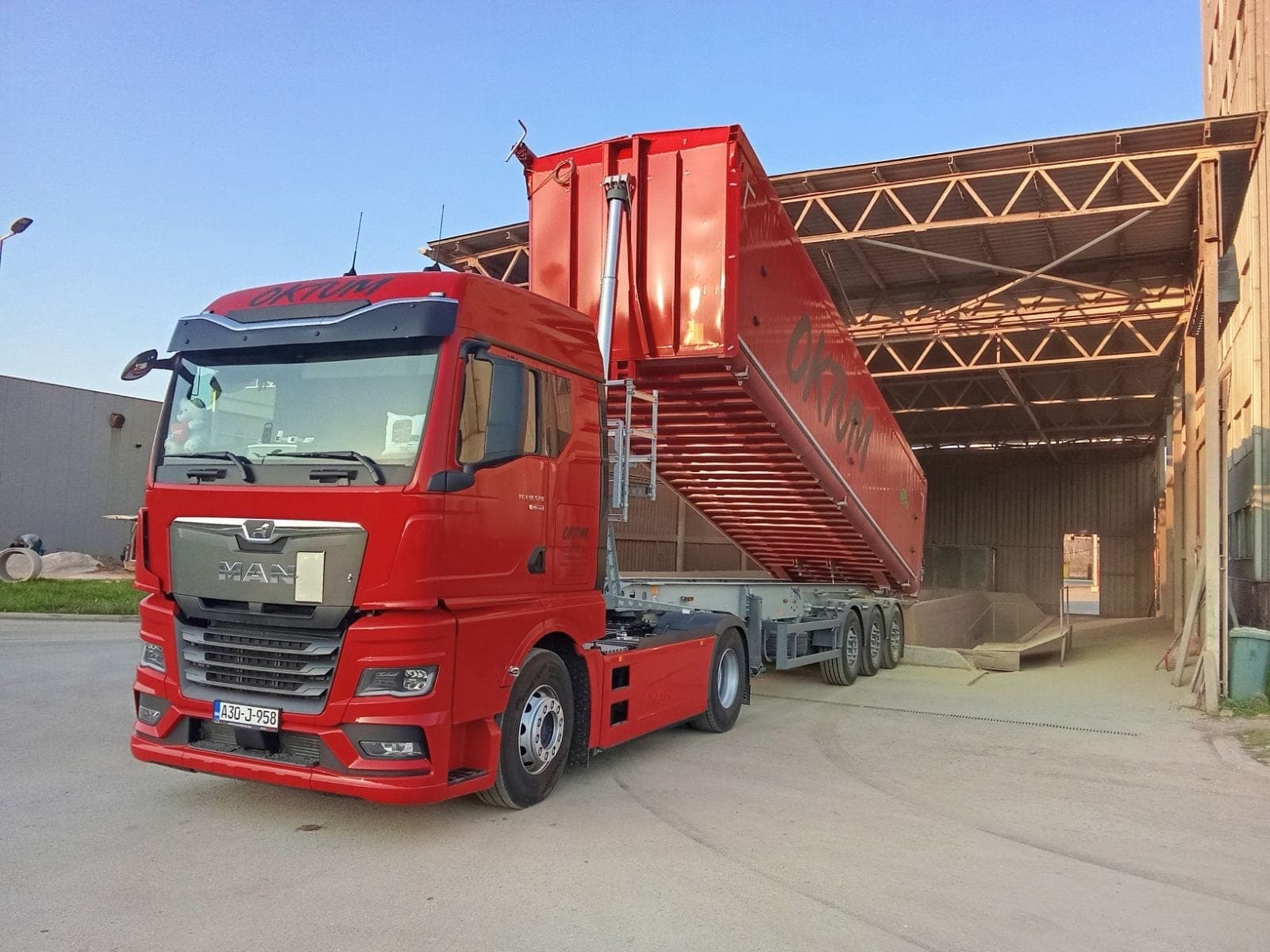 Loading and storage — OKTUM 18